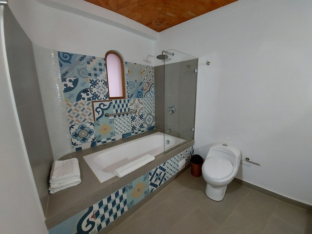 La Alhambra Hotel 49/50