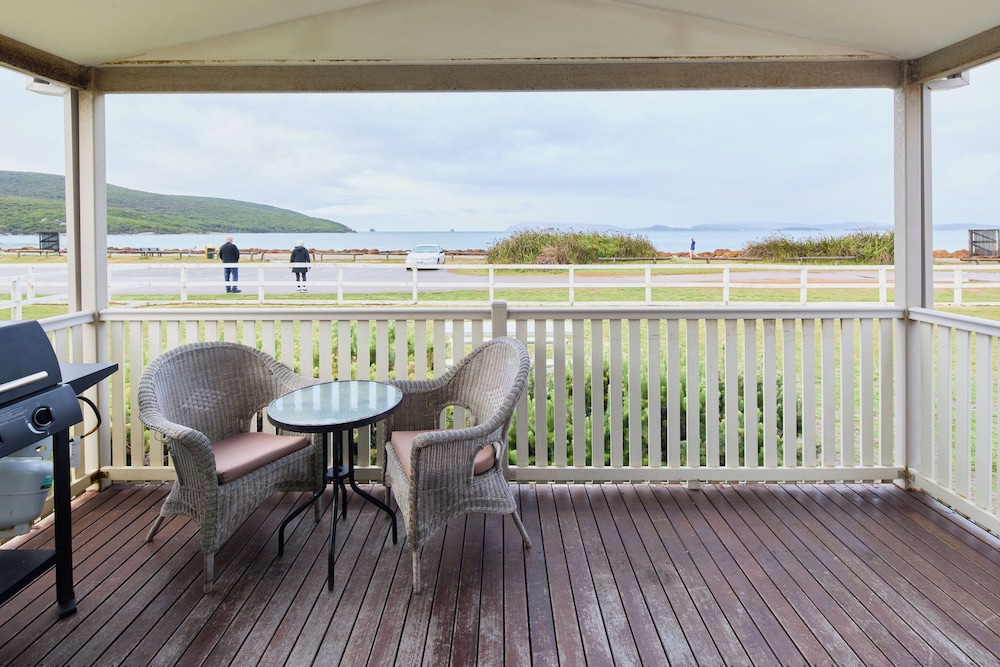 Acclaim Rose Gardens Beachside Holiday Park 22/50