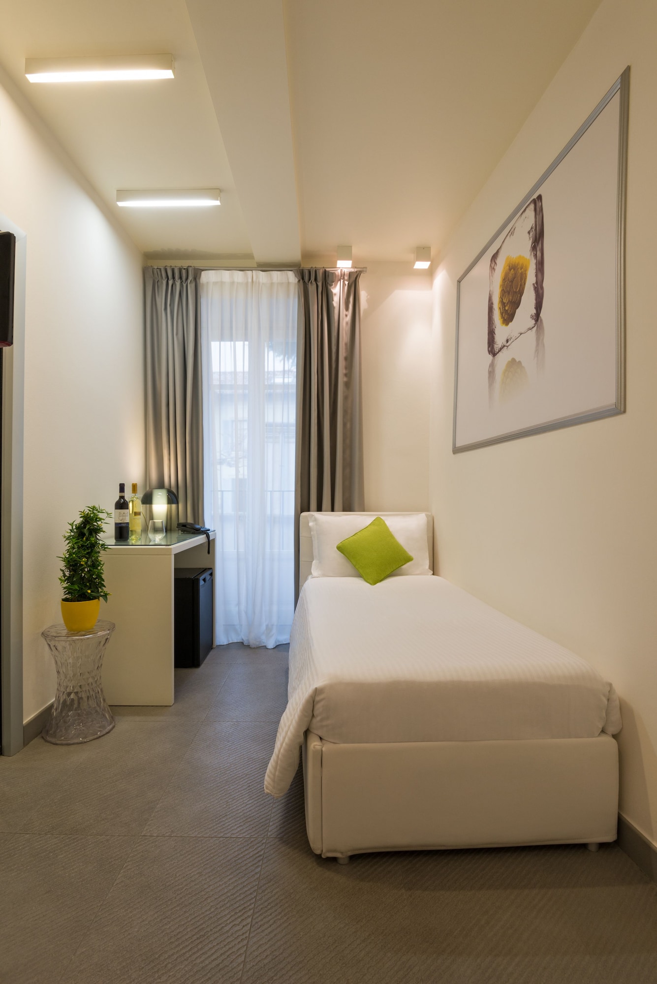 ROOM, SINGLE, SINGLE BED