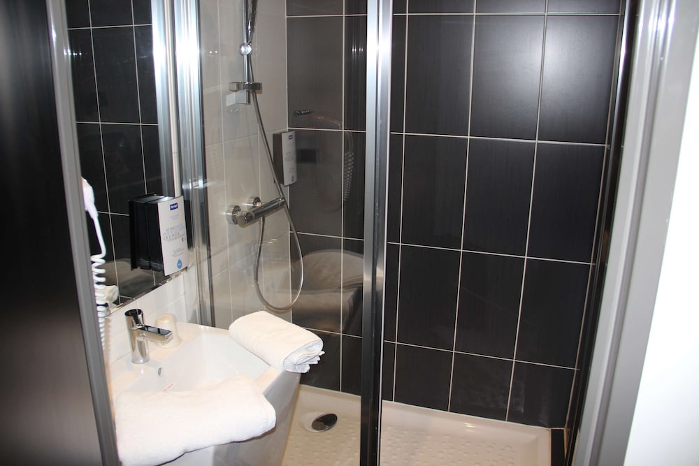 Hotel Kyriad Saint Quentin En Yvelines - Montigny 57/58