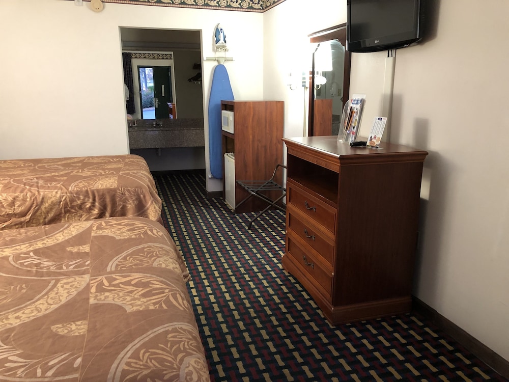 Howard Johnson By Wyndham Perry GA 5/22