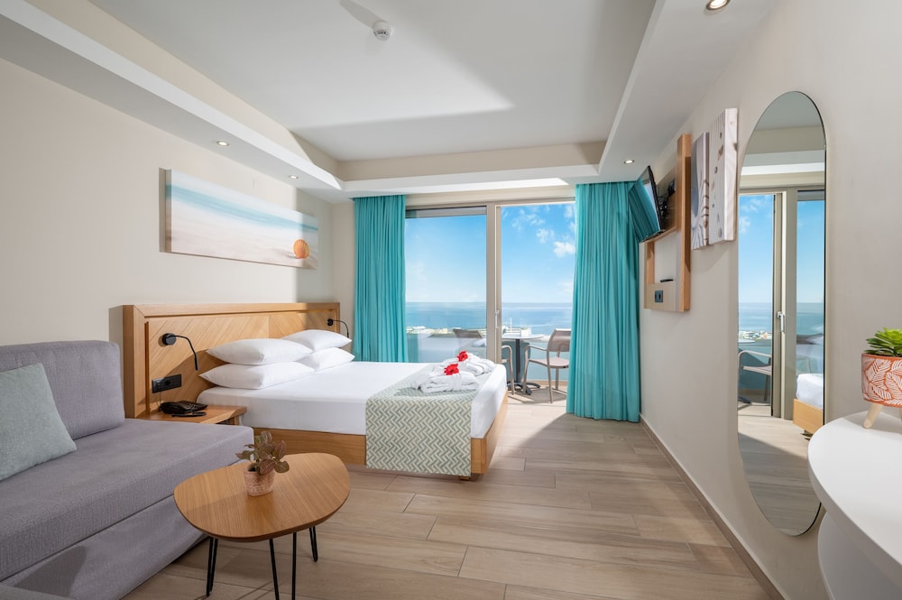Superior, 1 Queen and 1 Single Bed, Sea View, High Floor