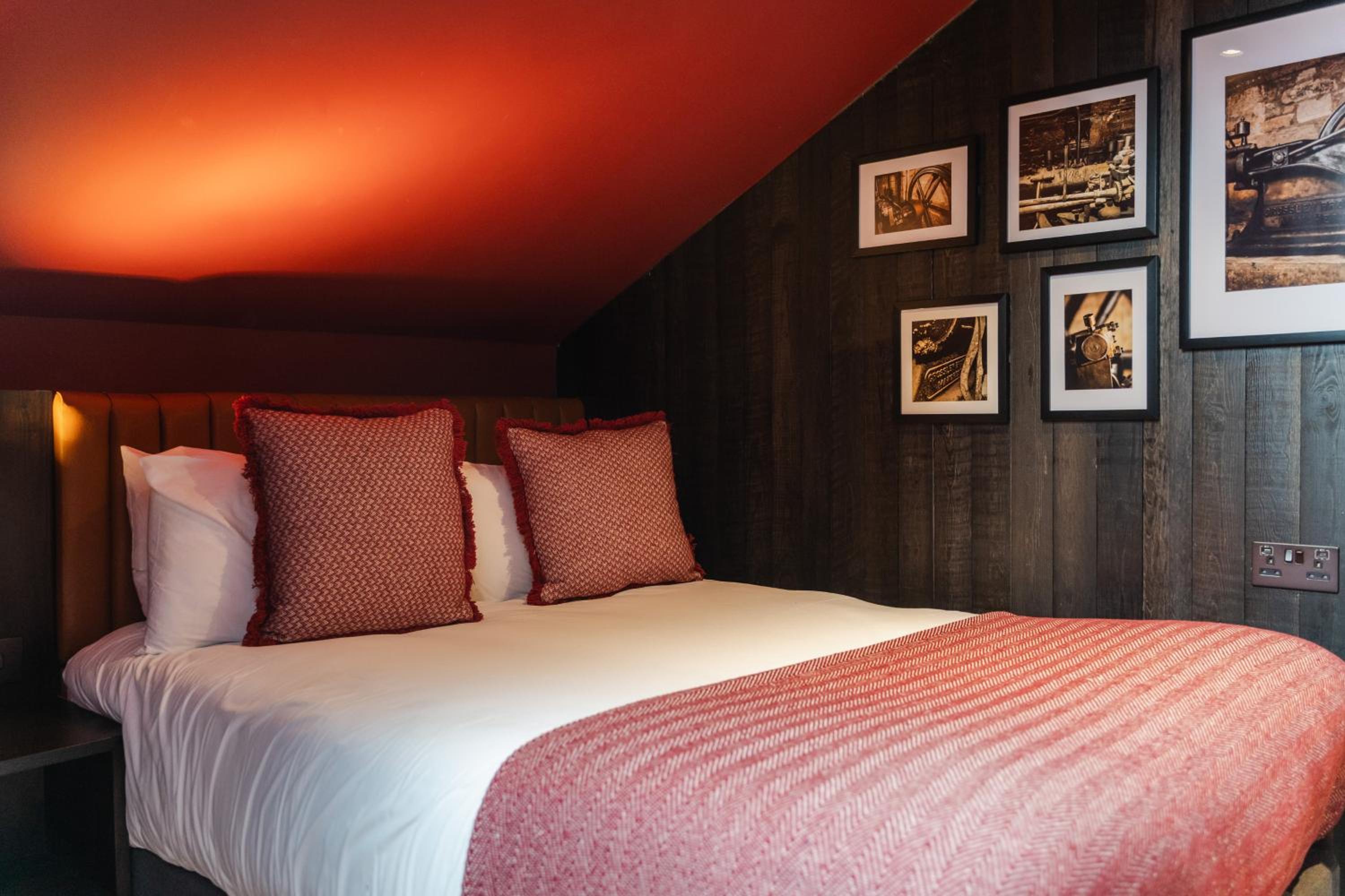 Deluxe, Double Bed