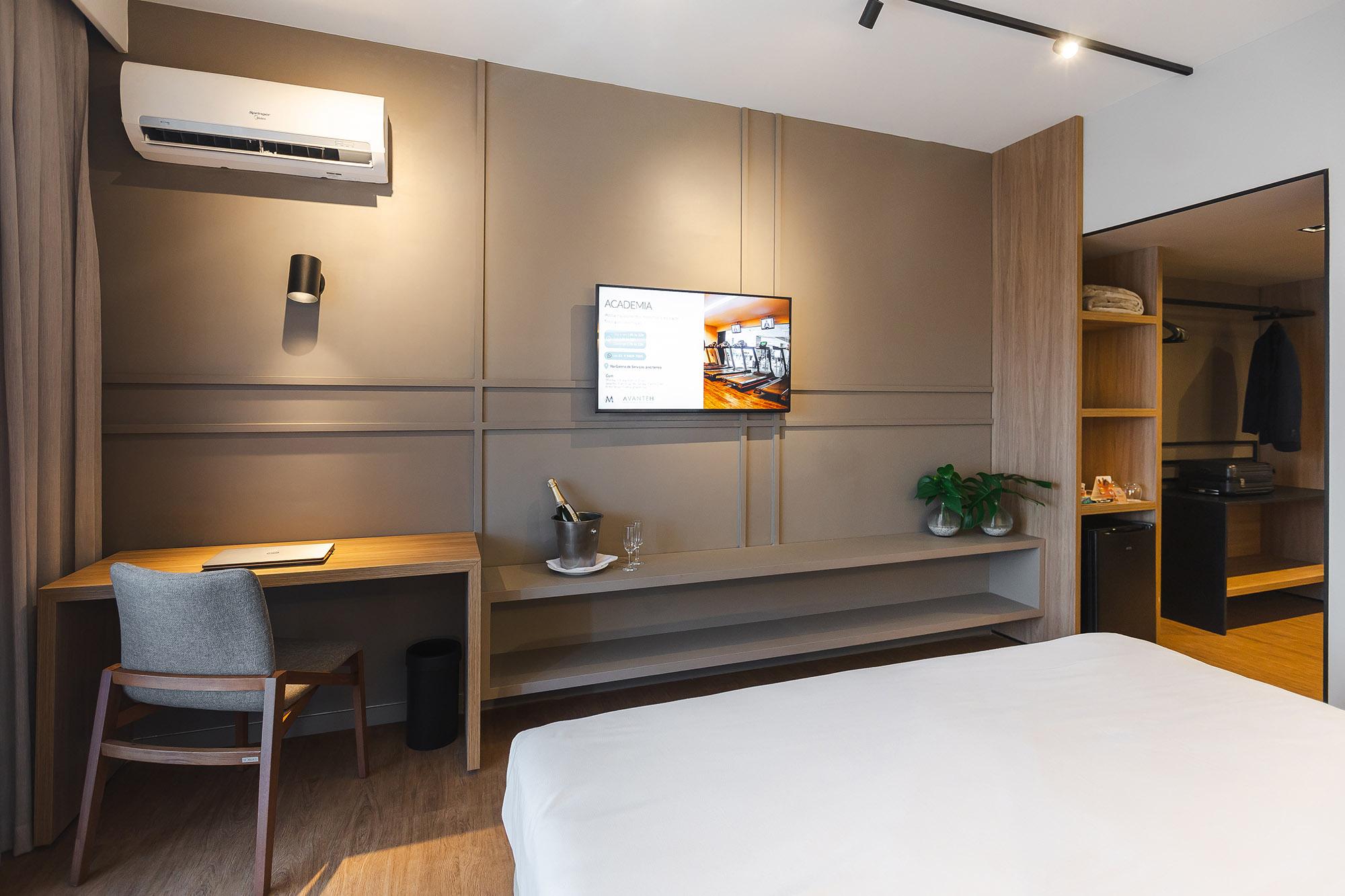 Master, Double Bed, Pool View