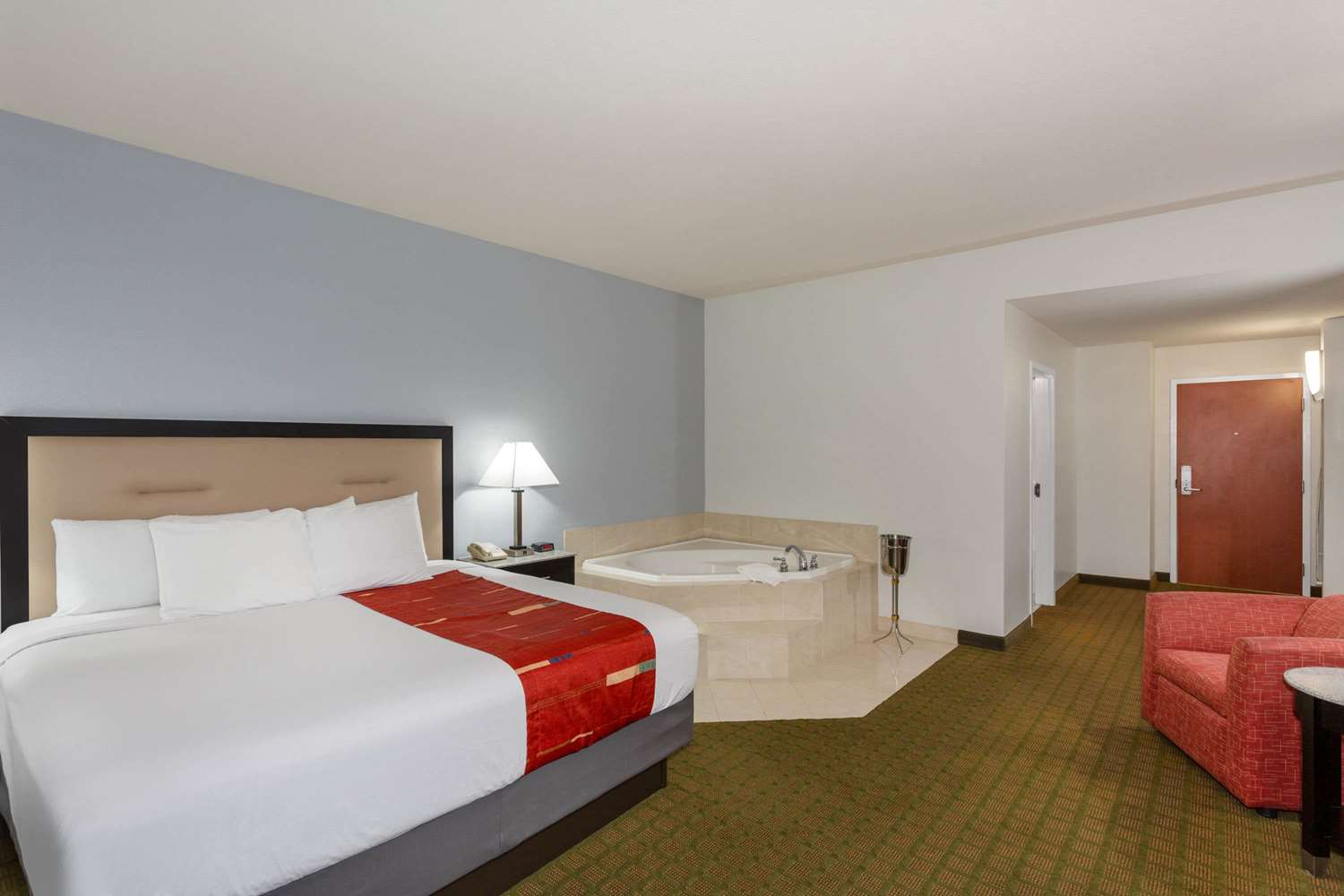 Days Inn & Suites by Wyndham Lakeland 27/85