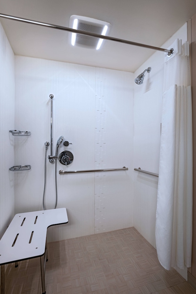 Courtyard by Marriott Dallas Grand Prairie 9/44