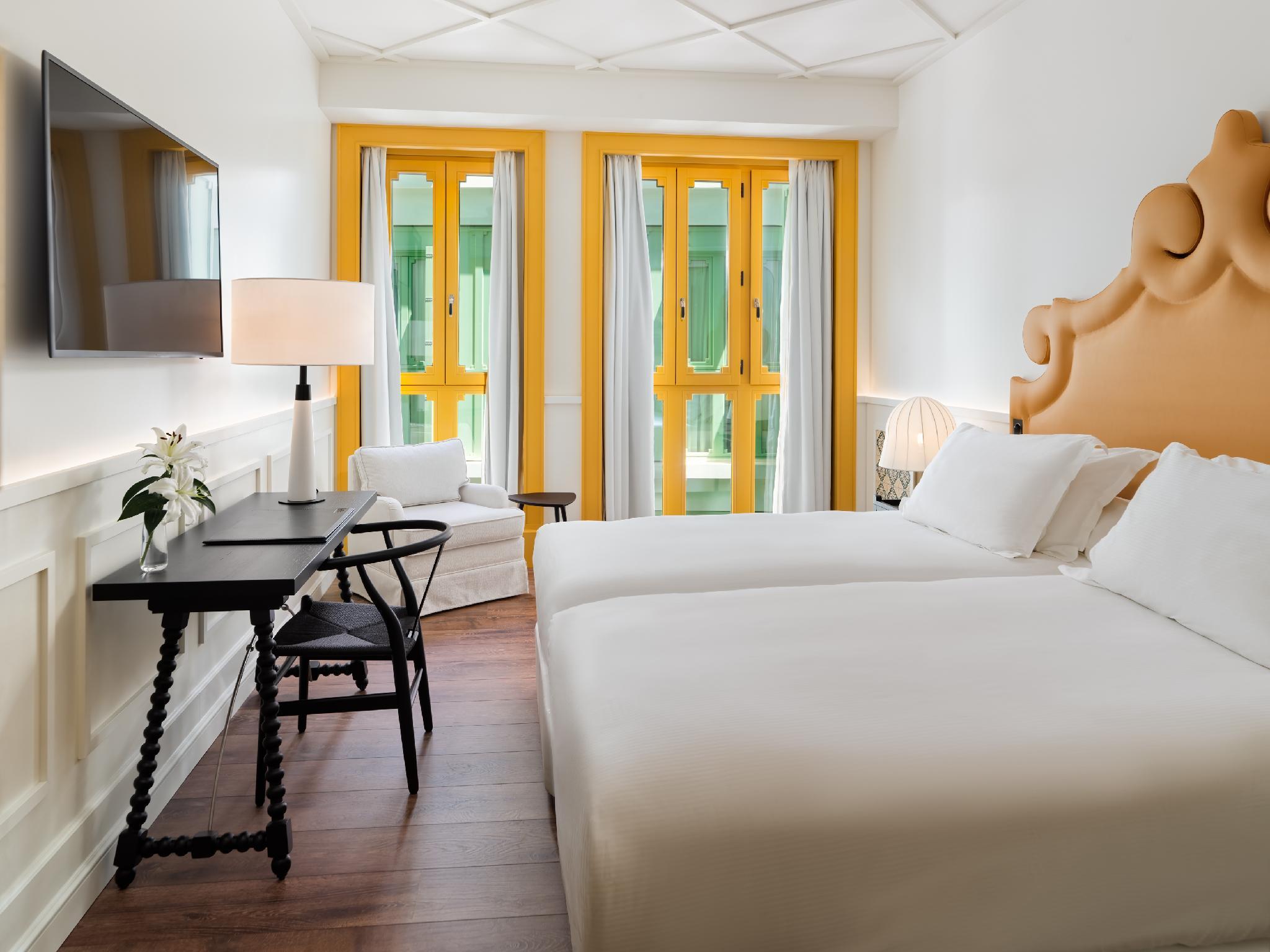 Standard, Double Bed, Atrium View