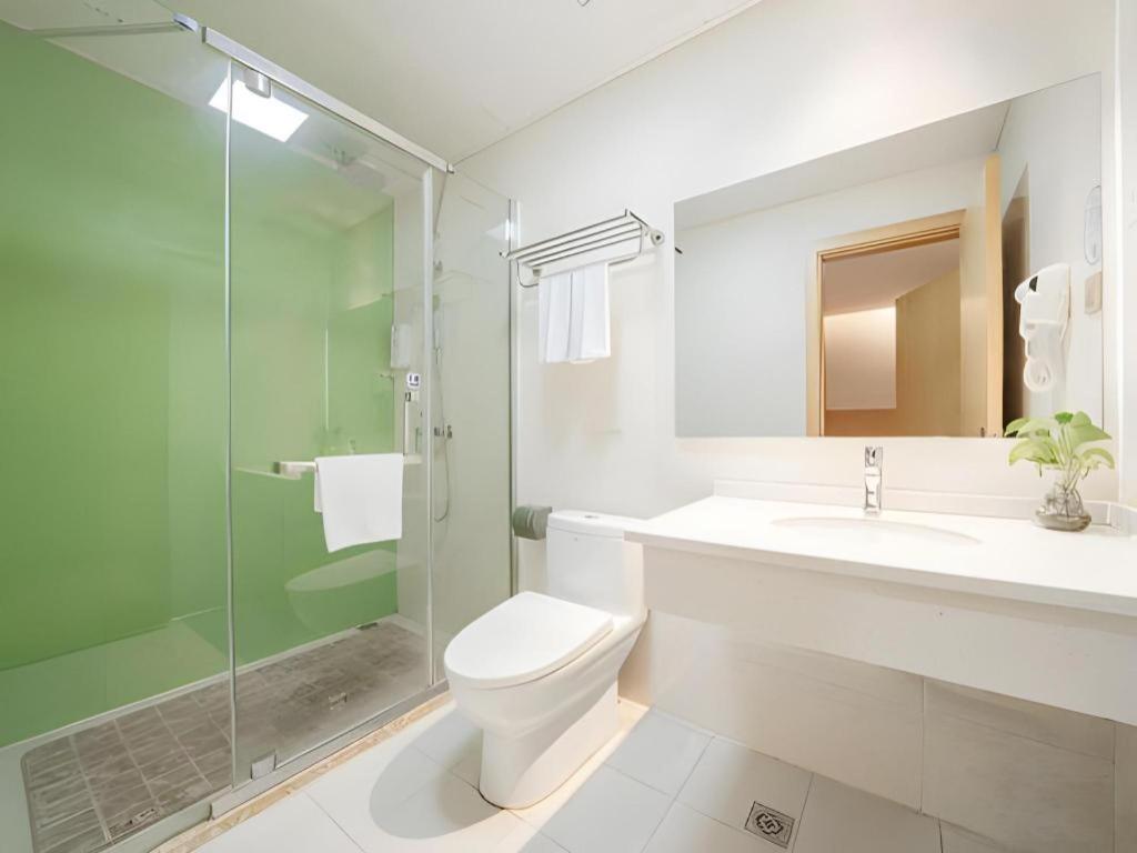 GreenTree Inn Huzhou Zhili Fortune Plaza Wuxing Avenue Express Hotel 46/53
