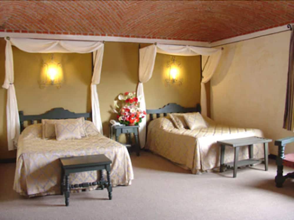 Hotel Castillo Santa Cecilia 25/70