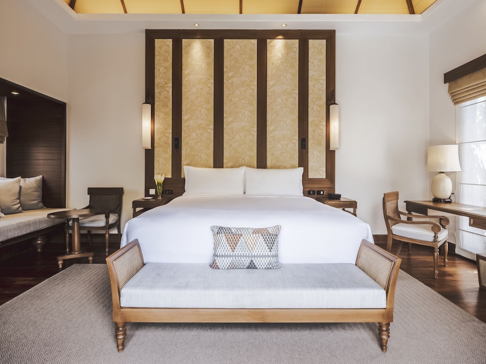 Lagoon, Pool, Villa, King Bed