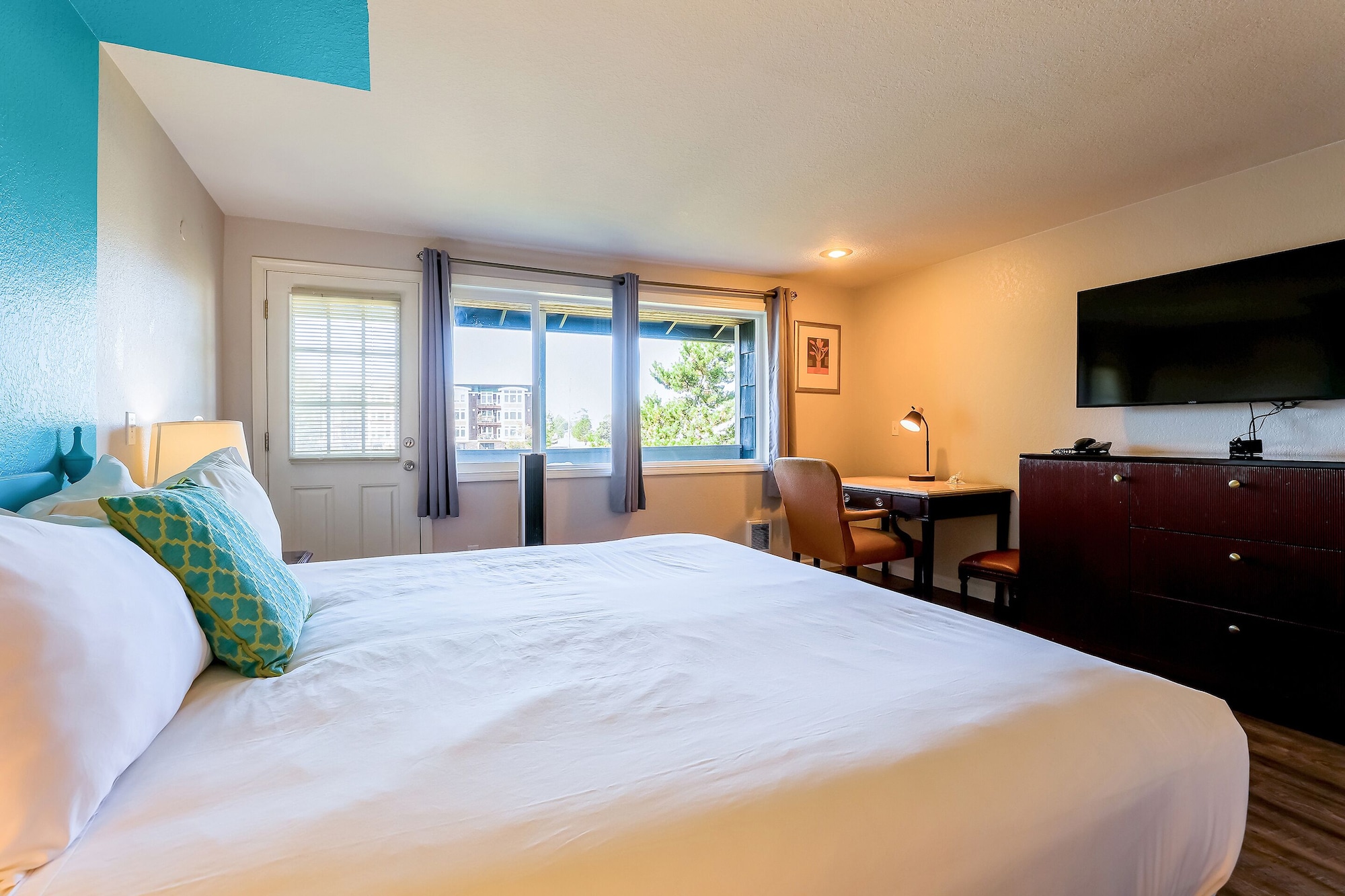 Room at Coast River Inn by OYO Seaside, SEASIDE - OR