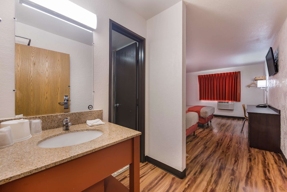 Motel6 Saint Paul, MN - I-94 37/54