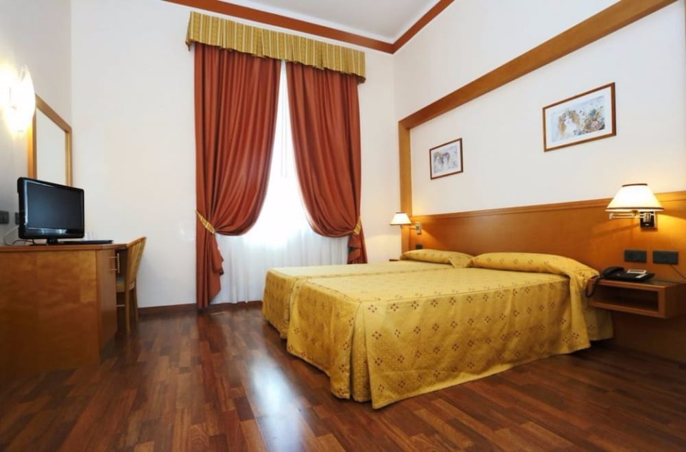 ROOM, SINGLE, DOUBLE BED