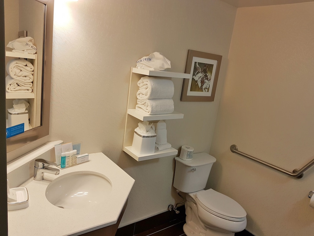 Hampton Inn & Suites By Hilton Calgary- University Northwest 42/61