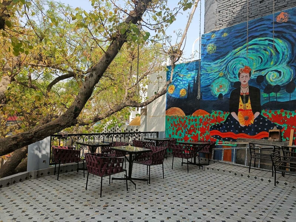 Maya Hotel & Restaurant 23/37