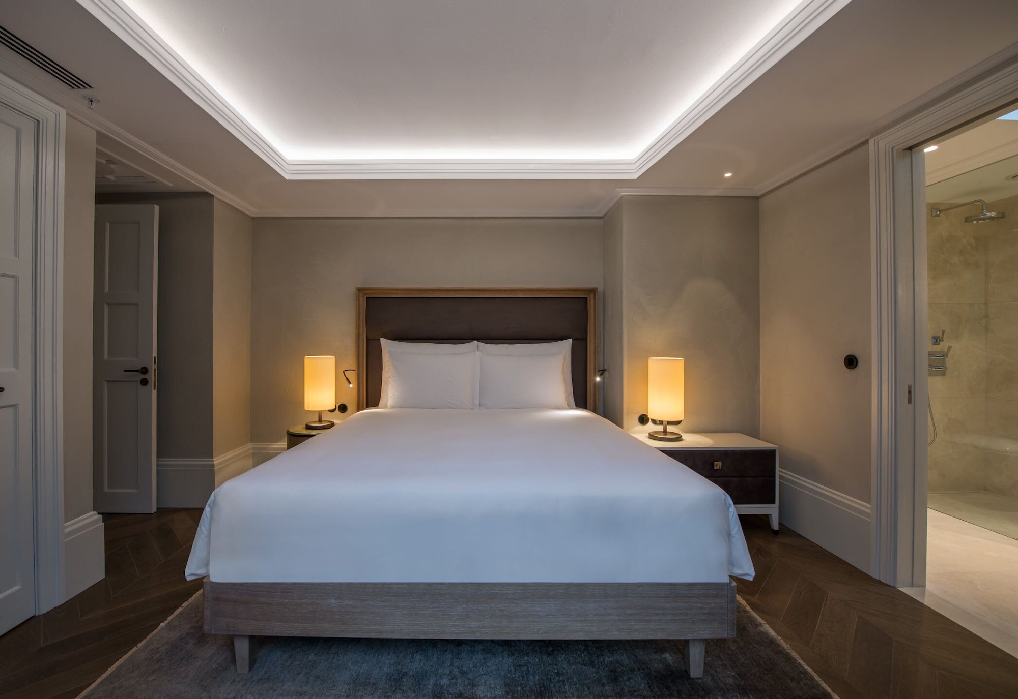 CITY, CLASSIC, QUEEN BED