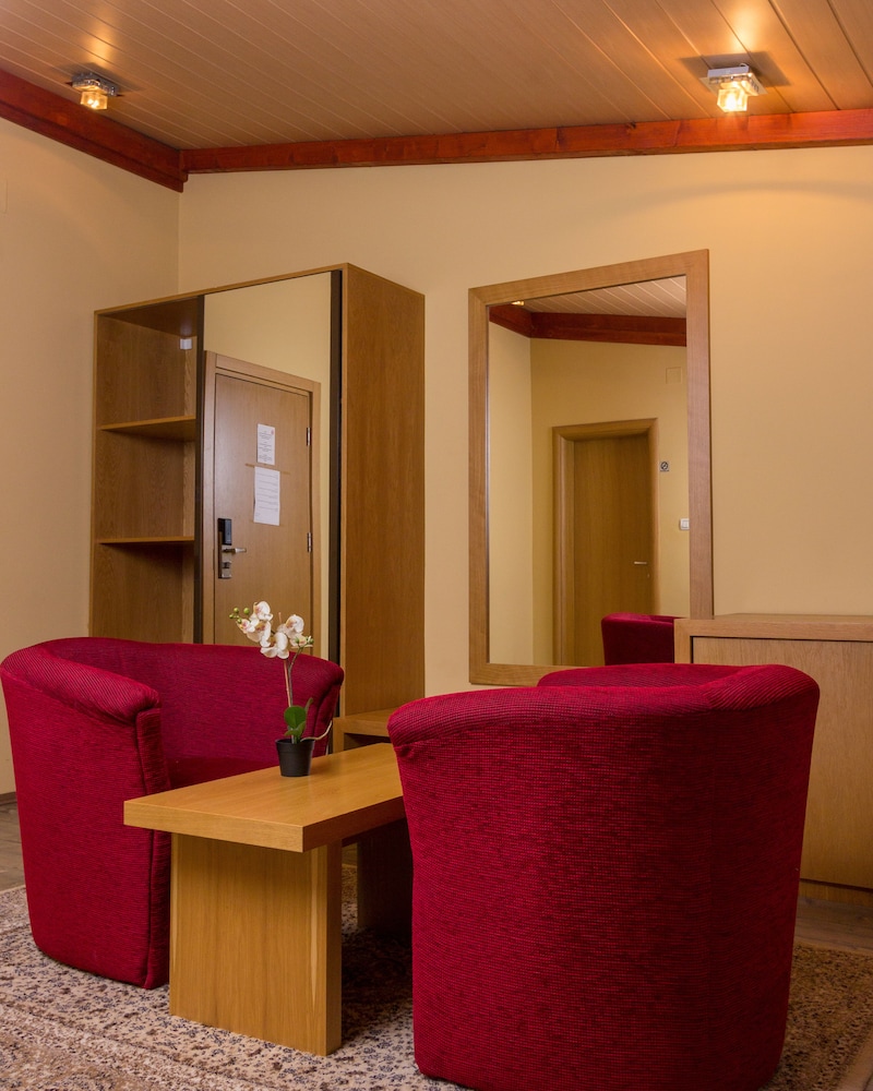 Hotel Lirak 16/50