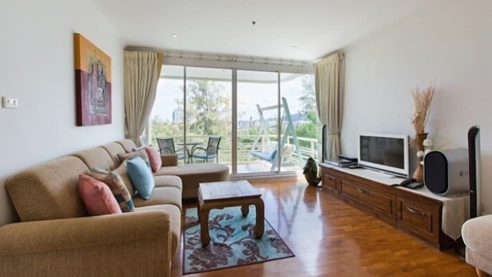 Baan San Ploen Condominium By Renvio 38/54