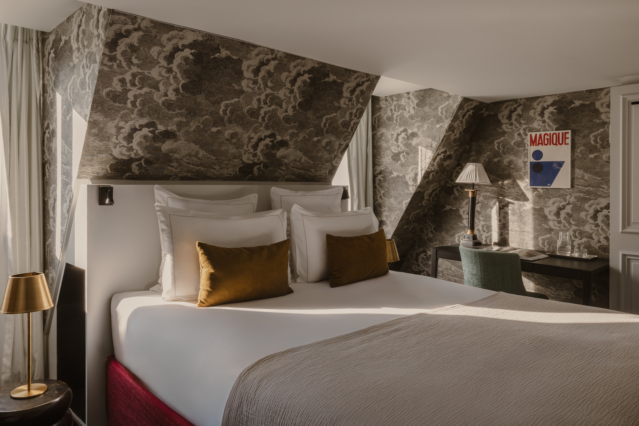 PRIVILEGE, DOUBLE OR TWIN BED