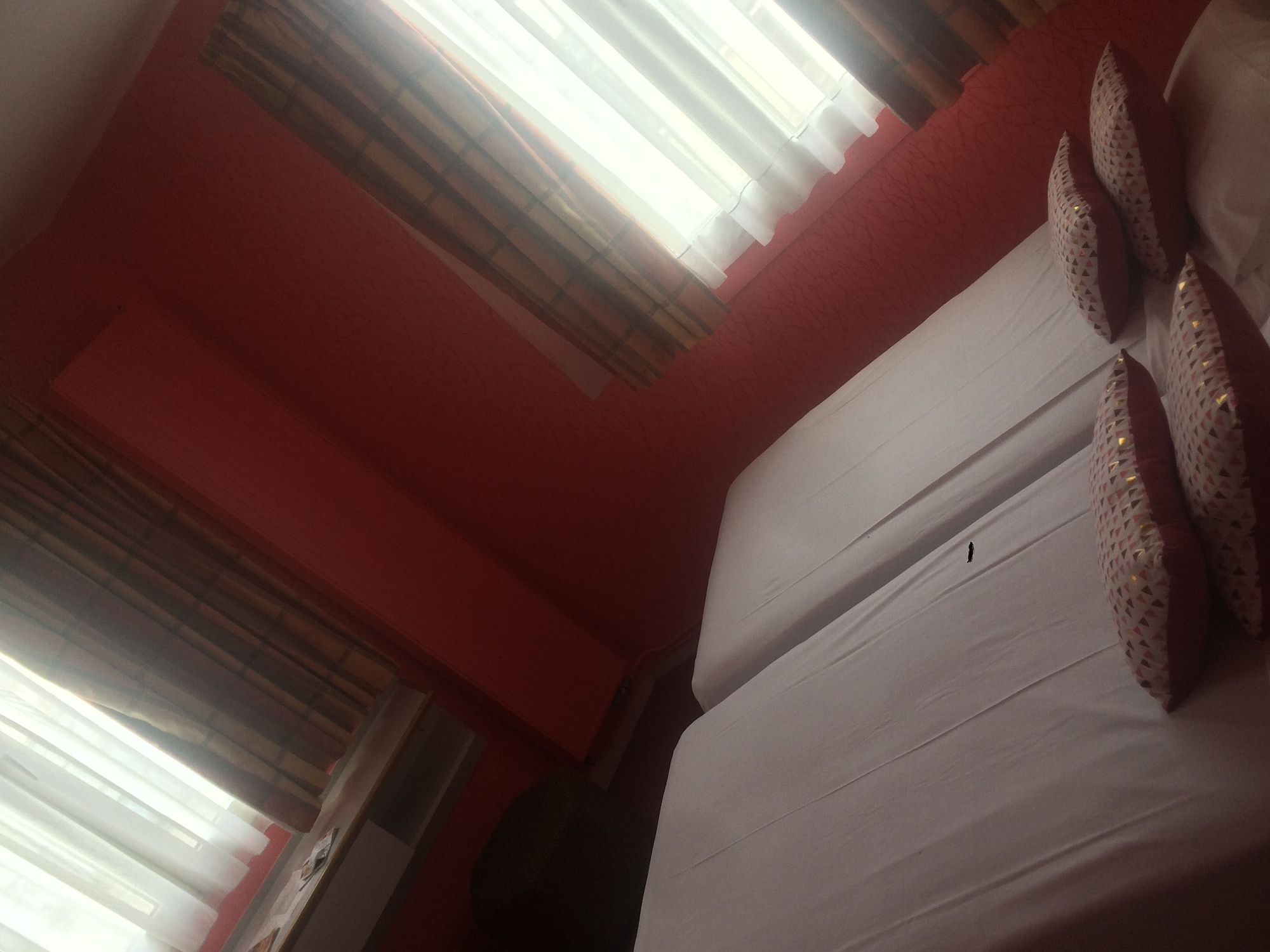 ROOM, TWIN BEDS