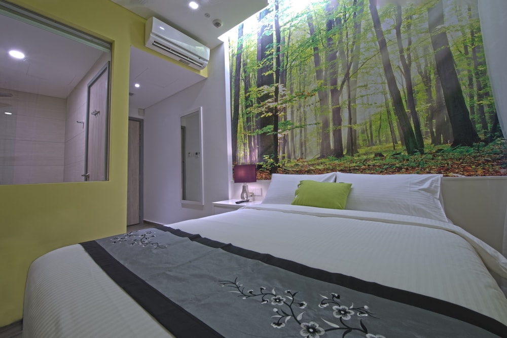 J8 Hotel 26/65