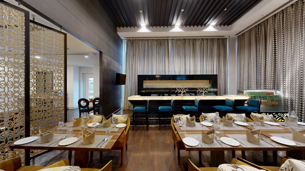 Gurmon Hotels Sohna Road Gurugram a Member of Radisson Individuals 67/75