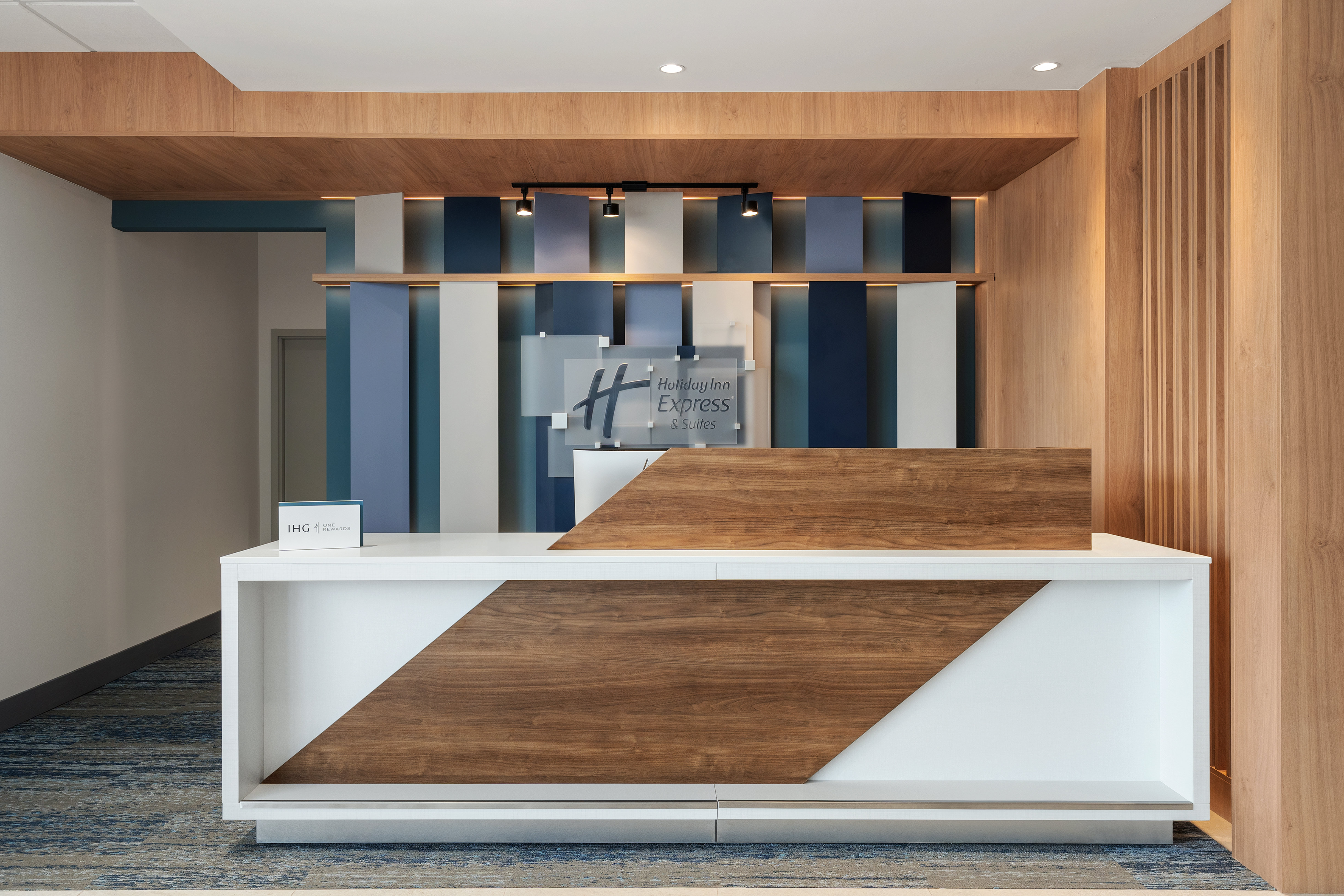 Holiday Inn Express & Suites Miami Intl Airport - 36th St 9/50