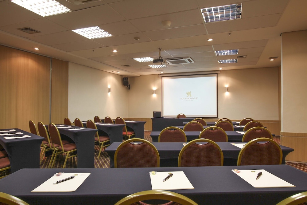 Royal Jardins Boutique Hotel 57/67