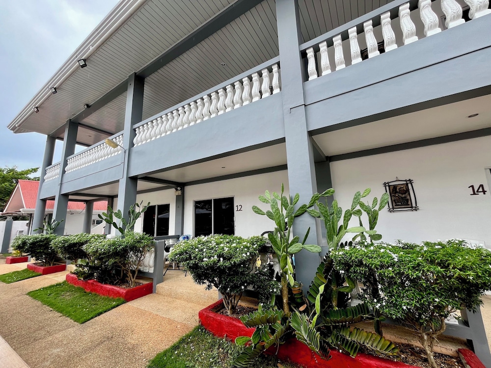 Conrada's Place Hotel And Resort 7/67