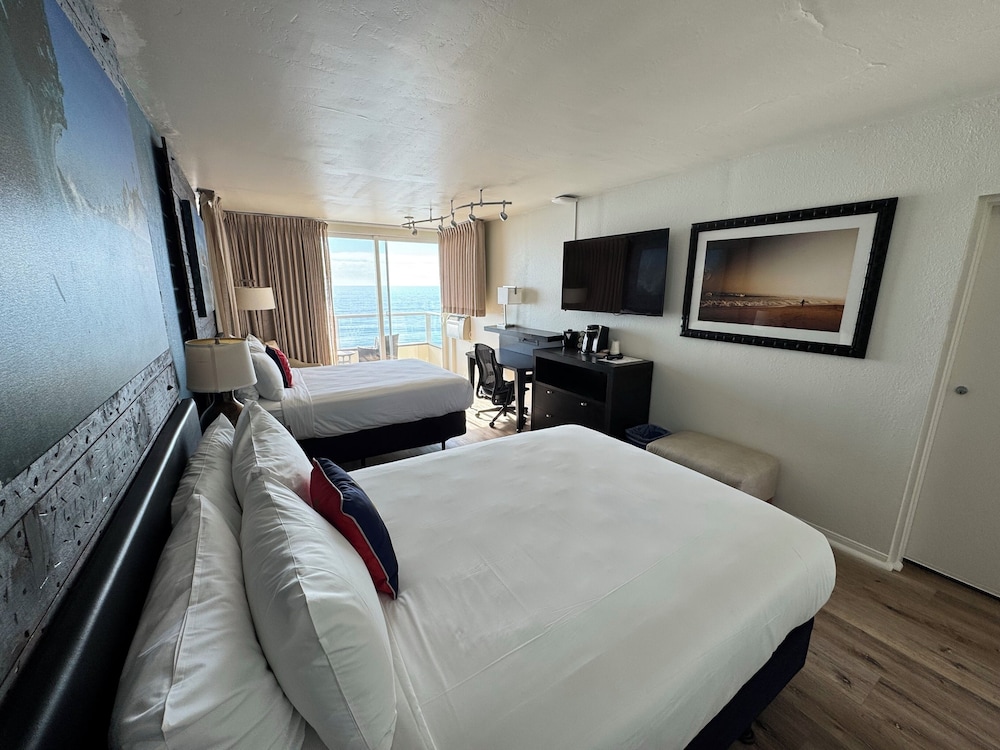 Room, 2 Queen Beds, Ocean Front, Balcony