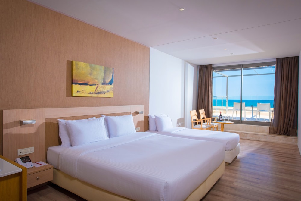 I Resort Beach Hotel & Spa 12/50