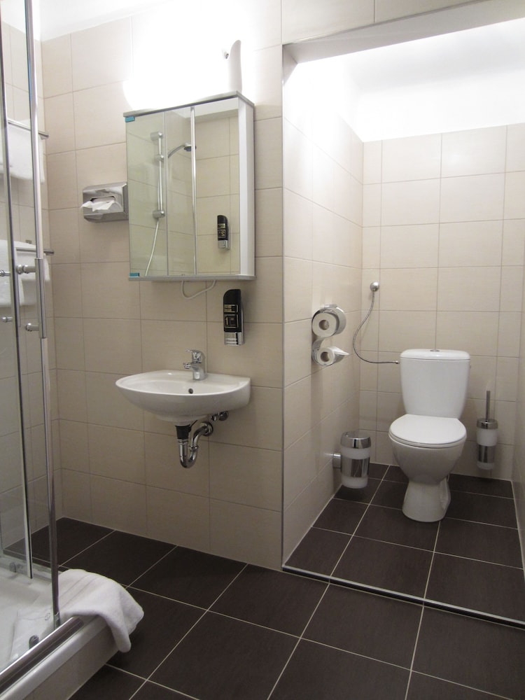PENSION BARON AM SCHOTTENTOR HOTEL 50/50
