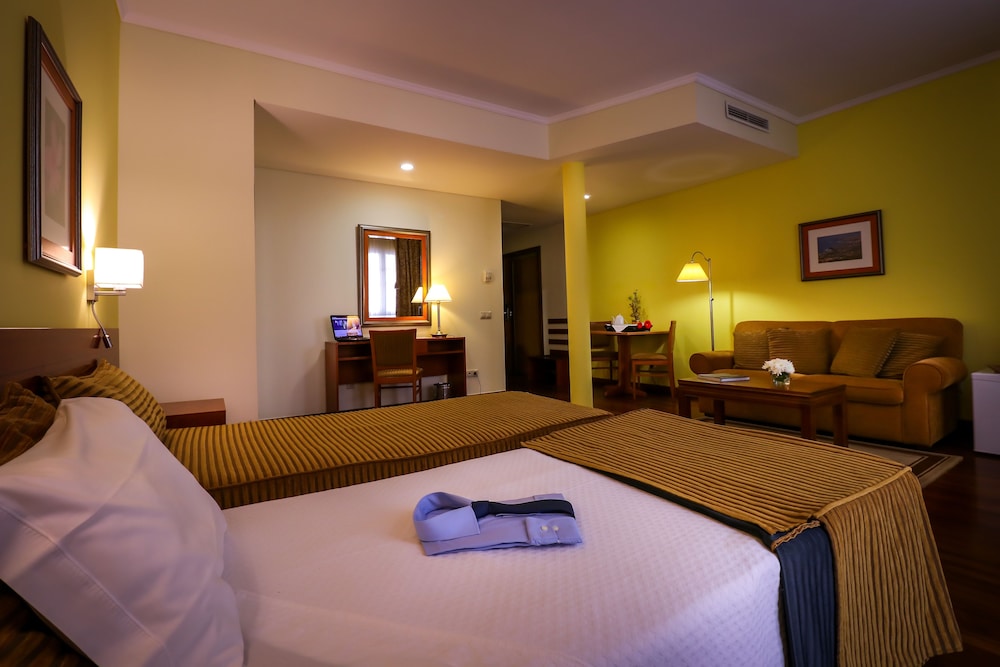 Camoes Hotel 8/48