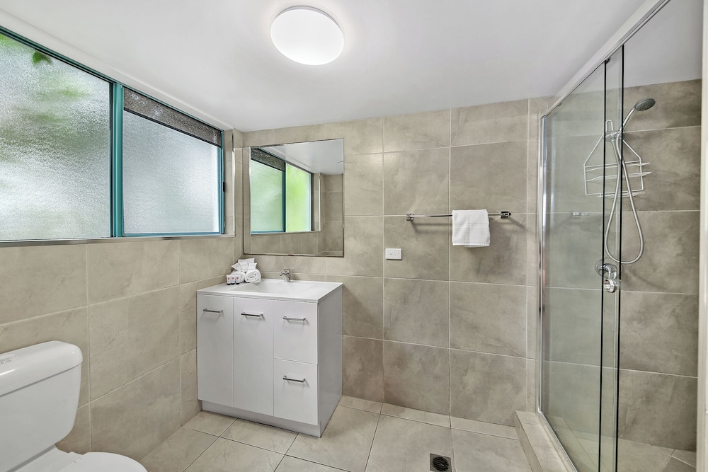 DOWNSTAIRS, DELUXE, APARTMENT, TWIN BEDS