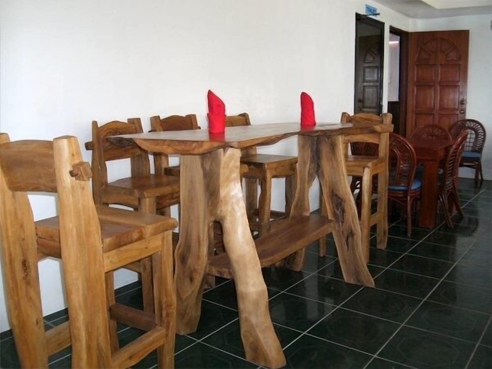 BLUE CORALS BEACH RESORT 51/66