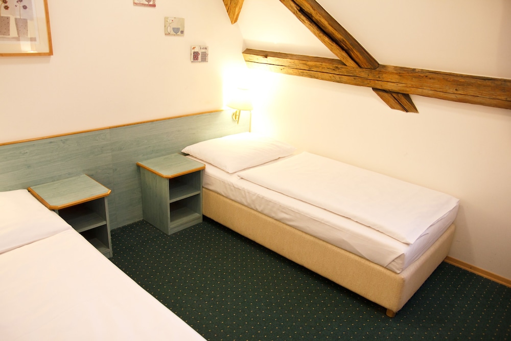 Hotel Adalbert 30/69