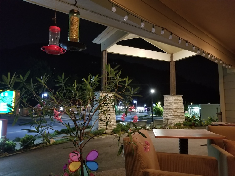 Rolling Hills Lodge 6/19