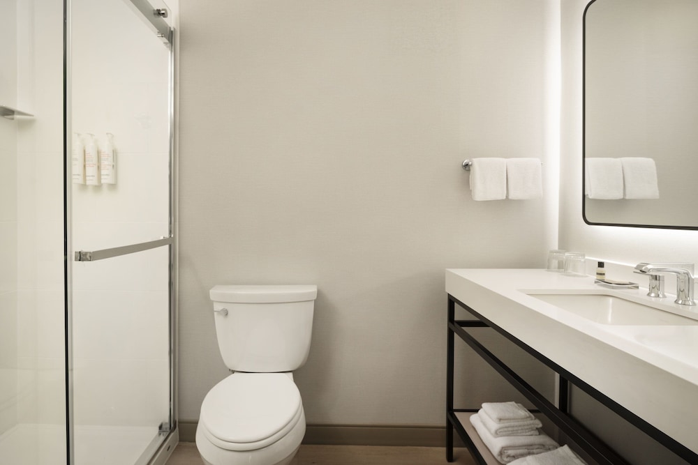 غرفة بسرير كينج لذوي الإعاقة، Marriott San Ramon 3/4