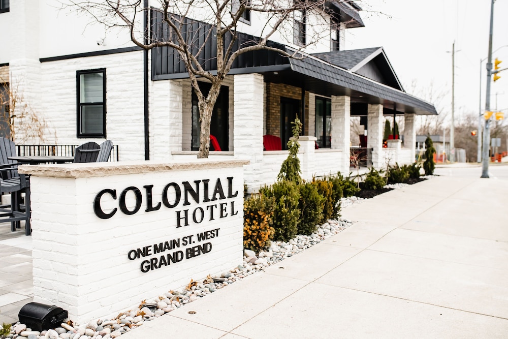 Colonial Hotel & Suites 2/42