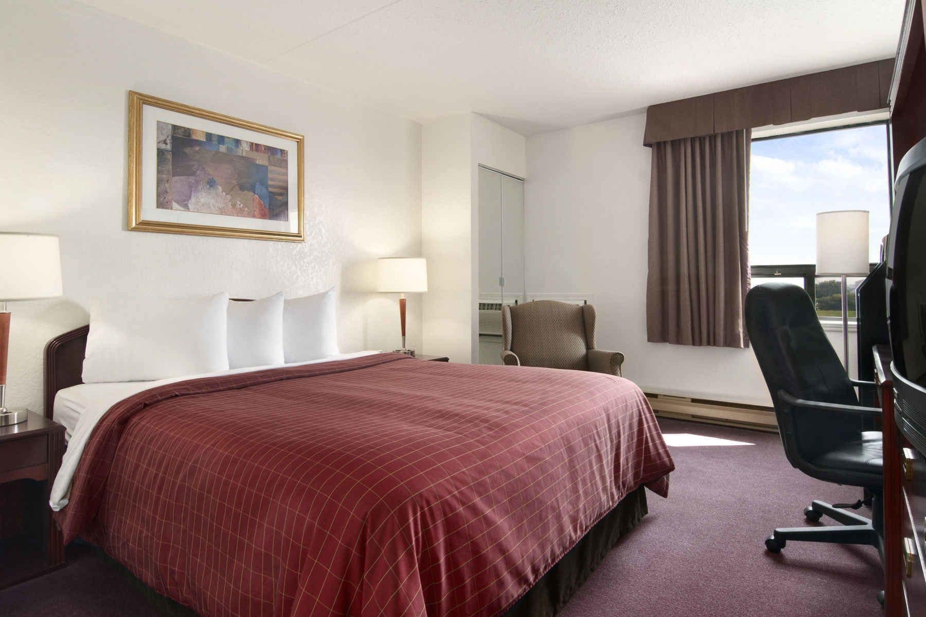 جناح ديلوكس بسرير كينج، Travelodge by Wyndham Edmonton West 3/5