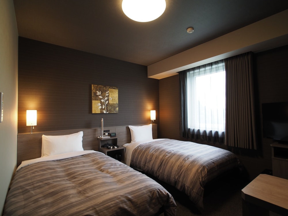 ROOM, TWIN BEDS