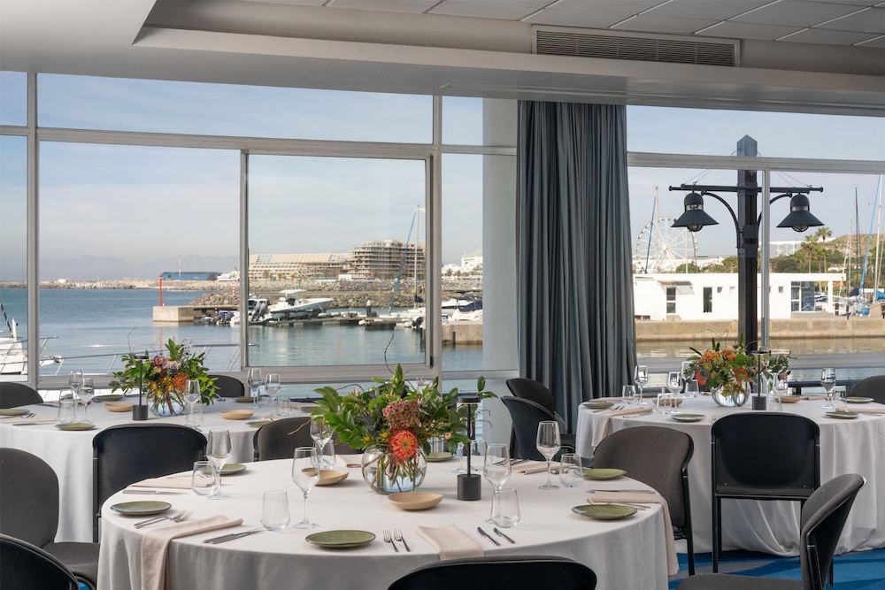 Radisson Collection Hotel, Waterfront Cape Town 31/44