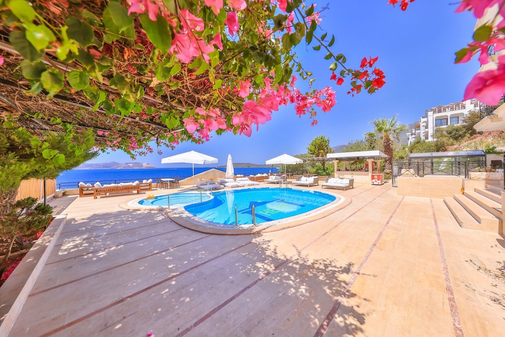 Hera Hotel 7/70