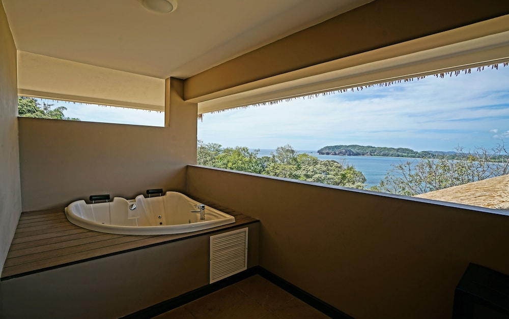 Nammbu Beachfront Bungalows 33/65
