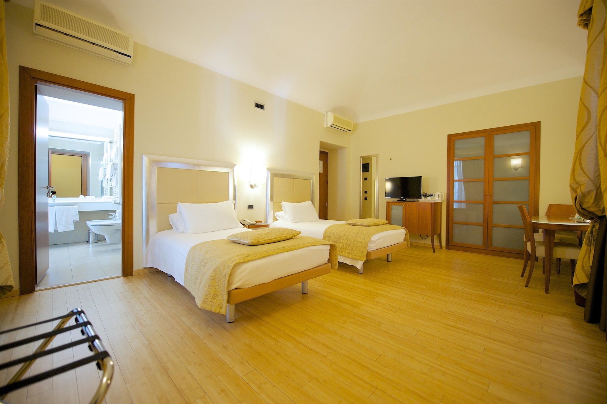 غرفة قياسية بسريرين منفصلين، Best Western Crystal Palace Hotel 2/5