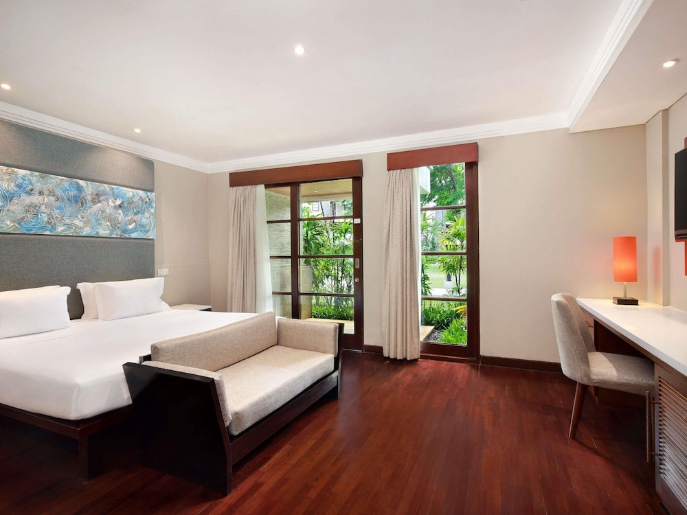 DELUXE, TWIN BEDS, POOL VIEW, BALCONY
