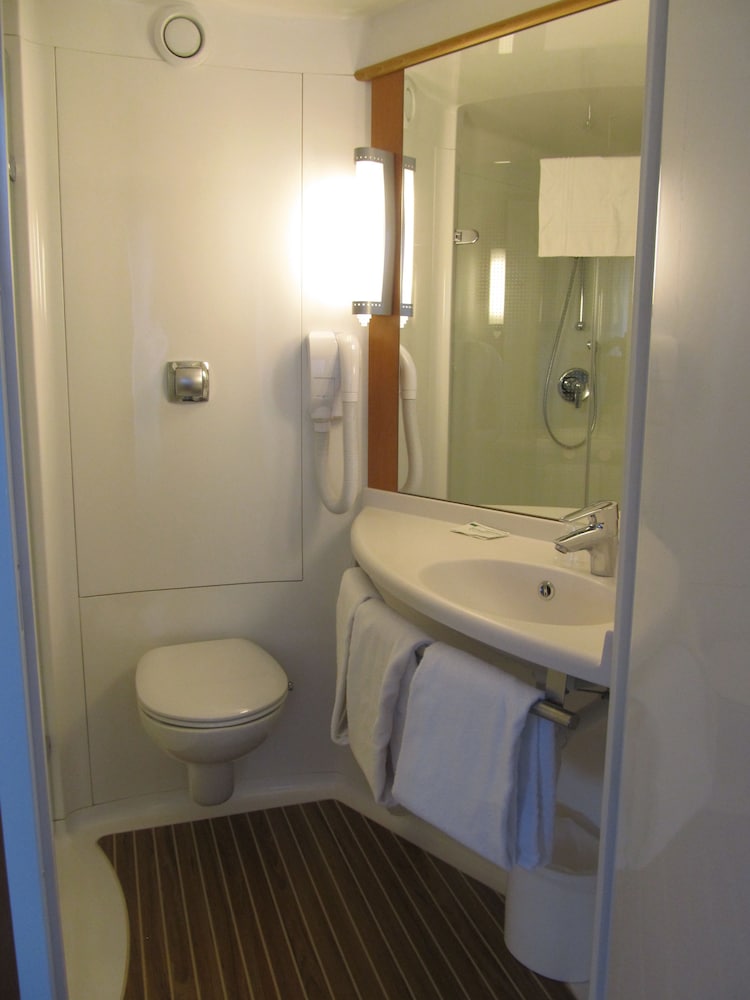 Ibis Etampes 23/69