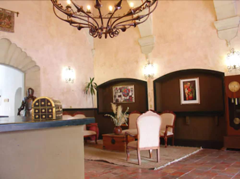 Hotel Castillo Santa Cecilia 40/70