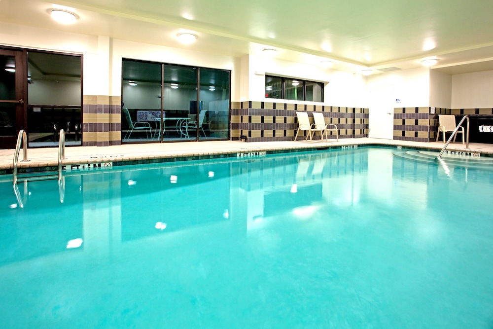 Holiday Inn Express & Suites Clemson - Univ Area 5/82