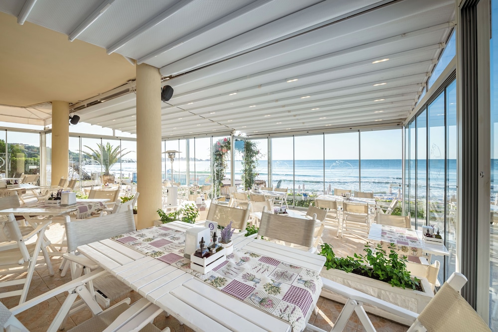 Aphrodite Hotel 38/73
